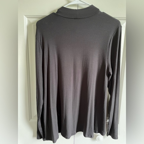 Gray Ribbed Turtleneck Top - Picture 2 of 5